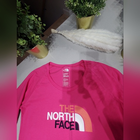 NWOT THE NORTH FACE Parfait t-shirt neuf à manches longues à gros logo rose vif - Picture 4 of 6